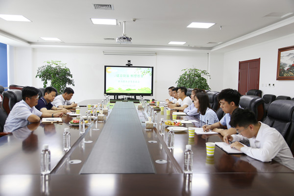 4.大學(xué)生座談會(huì).jpg
