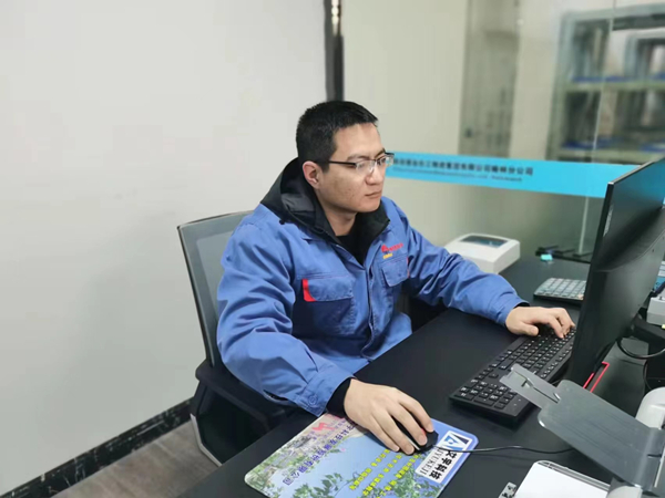 賀小宇.jpg