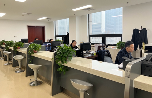 辦公照_副本.jpg